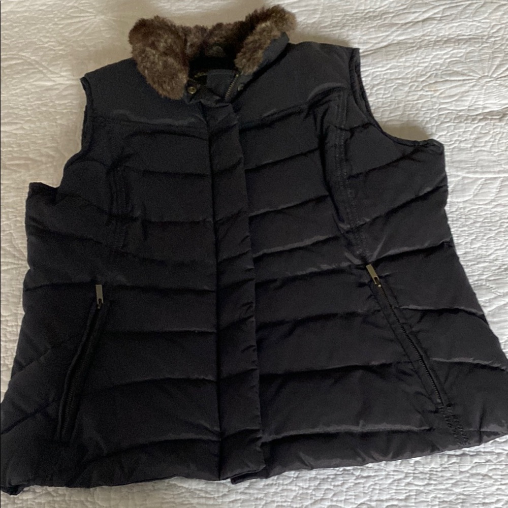 Eddie Bauer women’s dark brown quilted vest with faux fur collar.  Size M